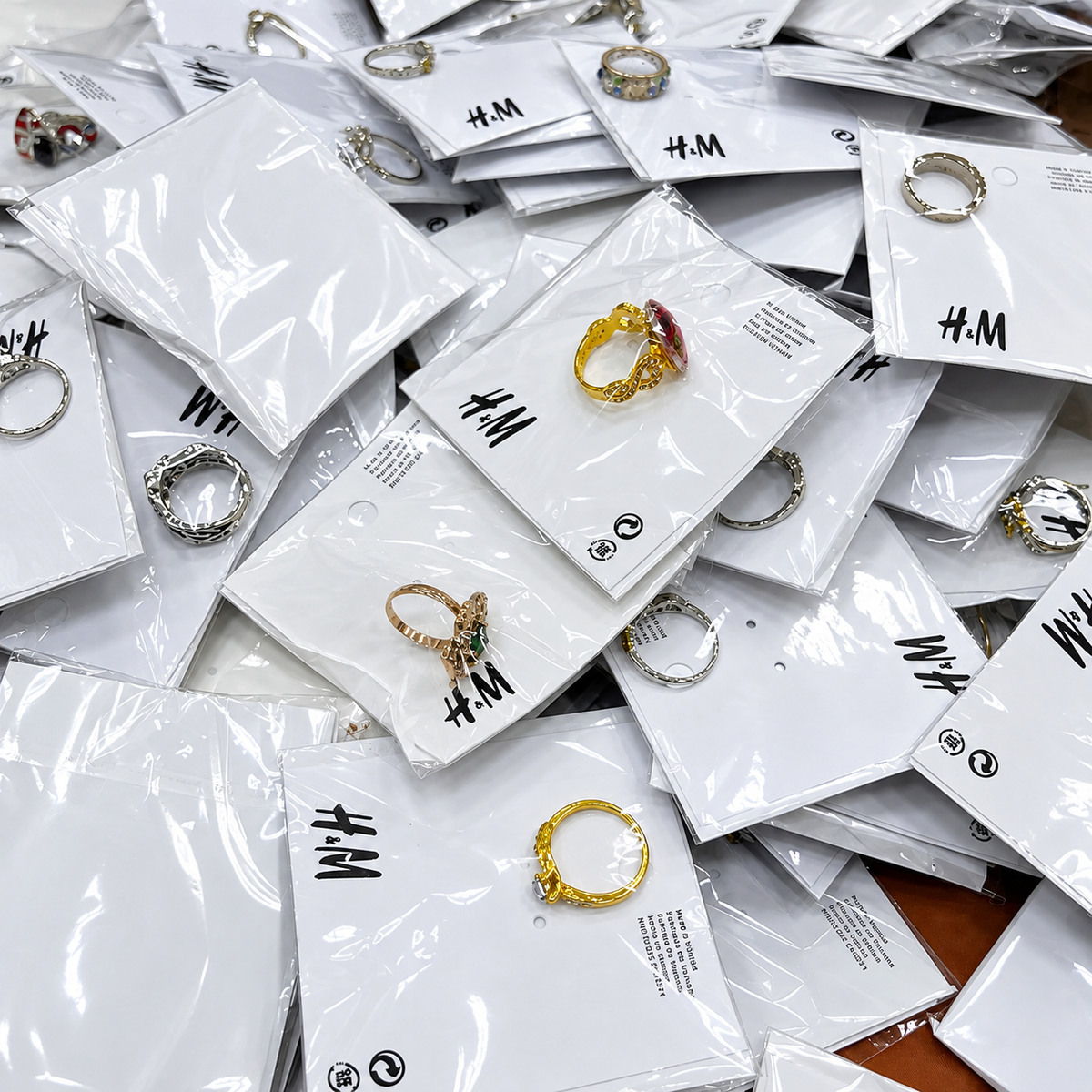 1 KG Imported Rings Box – Approx. 70–75 Rings | Mixed Trending Designs
