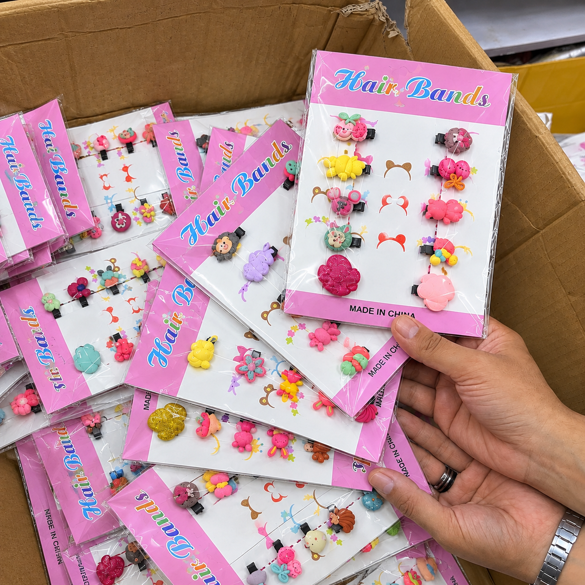 Mix Hair Accessories – 1 KG Deal
(“40–45 Mix Articles”)